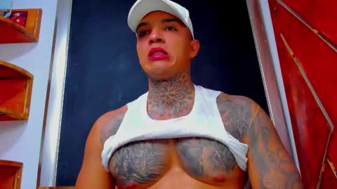 Snapshot of aquiles_elpapi chatting on 02/18/26, 12:12 AquilesElpapi online show from 02/18/26, 12:12