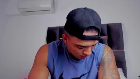 Snapshot of aquiles_elpapi chatting on 06/20/26, 05:49 AquilesElpapi online show from 06/20/26, 05:49