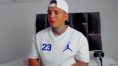 Snapshot of aquiles_elpapi chatting on 06/21/26, 06:10 AquilesElpapi online show from 06/21/26, 06:10
