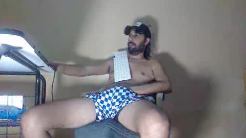 Snapshot of arabebigcock chatting on 04/21/26, 01:42 ARABE online show from 04/21/26, 01:42