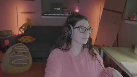 Snapshot of arabicslavegirl chatting on 01/04/25, 12:16 Sarah Arabic online show from 01/04/25, 12:16