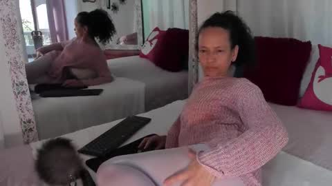 Snapshot of arabiel chatting on 01/08/26, 08:44 Nadia Cyel online show from 01/08/26, 08:44