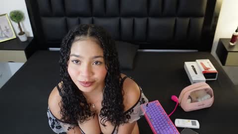 Snapshot of aradia_01 chatting on 12/04/24, 08:29 online show from 12/04/24, 08:29