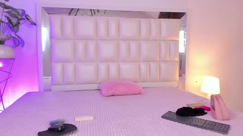 Snapshot of aradia_01 chatting on 12/28/24, 05:44 online show from 12/28/24, 05:44