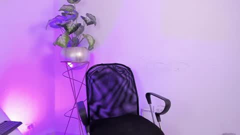 Snapshot of aradia_01 chatting on 01/19/25, 05:26 online show from 01/19/25, 05:26