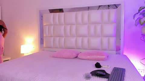 Snapshot of aradia_01 chatting on 01/24/25, 05:10 online show from 01/24/25, 05:10