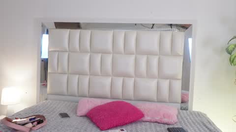 Snapshot of aradia_01 chatting on 02/08/25, 04:36 online show from 02/08/25, 04:36