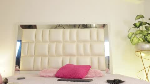 Snapshot of aradia_01 chatting on 02/11/25, 07:54 online show from 02/11/25, 07:54