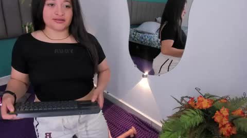 Snapshot of aradia_kiss chatting on 09/27/25, 08:14 aradia_kiss online show from 09/27/25, 08:14