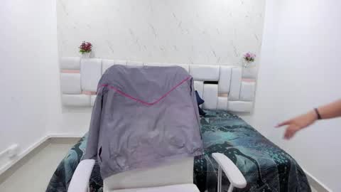 Snapshot of aradia_kiss chatting on 10/12/25, 07:57 aradia_kiss online show from 10/12/25, 07:57