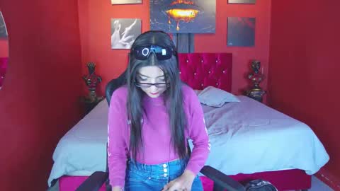 Snapshot of aranza_ross chatting on 11/05/25, 12:38 Aranza online show from 11/05/25, 12:38