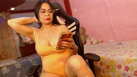 Snapshot of aranza_sexy chatting on 10/30/25, 10:16 Aranza online show from 10/30/25, 10:16
