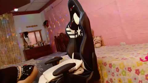 Snapshot of aranza_sexy chatting on 10/31/25, 10:16 Aranza online show from 10/31/25, 10:16