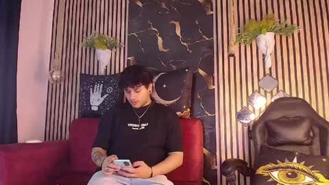 Snapshot of arcano__rh chatting on 05/11/26, 11:49 Loki online show from 05/11/26, 11:49