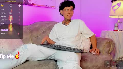 Arceluz  online show from 02/22/25, 08:42