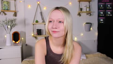 Snapshot of arcticaryder chatting on 10/03/25, 07:38 Jenny online show from 10/03/25, 07:38