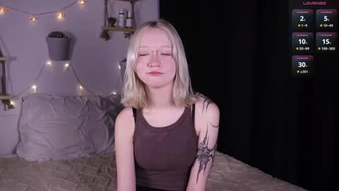 Snapshot of arcticaryder chatting on 10/26/25, 08:20 Jenny online show from 10/26/25, 08:20