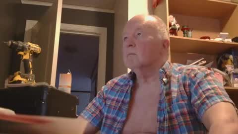 Snapshot of arcticman44 chatting on 04/19/26, 07:05 arcticman44 online show from 04/19/26, 07:05