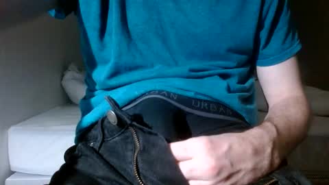 Snapshot of arekusan6 chatting on 12/19/25, 05:31 Arek online show from 12/19/25, 05:31