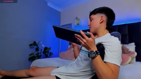 Ares online show from 12/05/25, 03:20