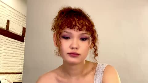 Snapshot of aresha_viree chatting on 05/18/26, 04:07 Aresha online show from 05/18/26, 04:07