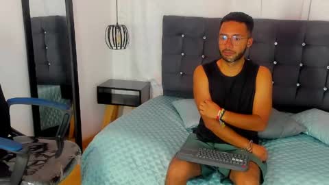 Snapshot of arez_vortex_ chatting on 04/28/26, 07:30 Alex Cortez online show from 04/28/26, 07:30