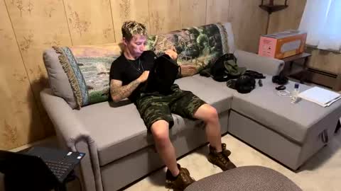 Snapshot of argabright chatting on 09/15/25, 11:21 argabright online show from 09/15/25, 11:21