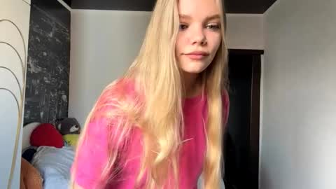 Amelia online show from 10/30/25, 06:48