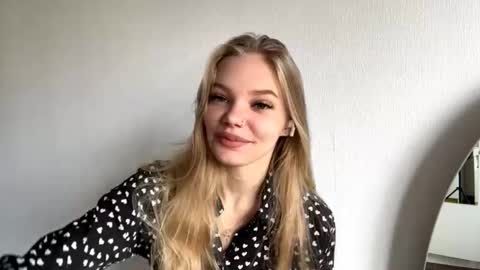 Amelia online show from 11/04/25, 06:12