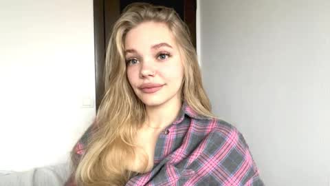 Amelia online show from 11/25/25, 05:51