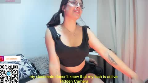 Snapshot of ari_bastett chatting on 04/03/26, 01:03 Ariana online show from 04/03/26, 01:03