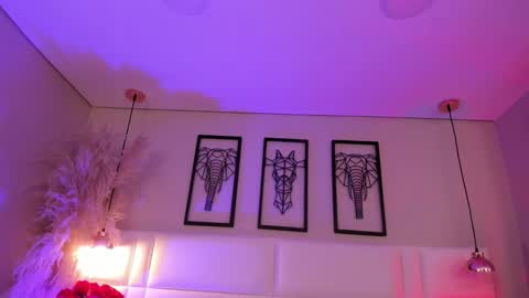 ari_lynn_ online show from 11/17/25, 03:01