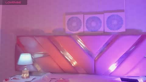 Snapshot of ari_sunshine chatting on 12/22/24, 05:45 Ari  online show from 12/22/24, 05:45