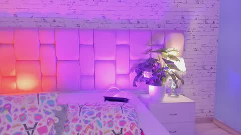 Snapshot of ari_sunshine chatting on 12/27/24, 10:05 Ari  online show from 12/27/24, 10:05