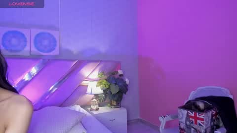 Snapshot of ari_sunshine chatting on 12/30/24, 08:47 Ari  online show from 12/30/24, 08:47