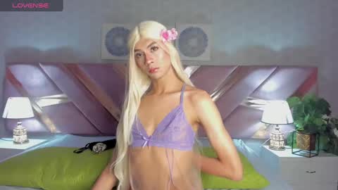 Snapshot of ari_sunshine chatting on 01/20/25, 12:57 Ari  online show from 01/20/25, 12:57