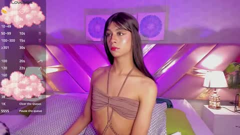 Snapshot of ari_sunshine chatting on 01/21/25, 08:43 Ari  online show from 01/21/25, 08:43