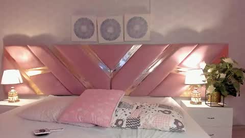 Snapshot of ari_sunshine chatting on 02/05/25, 01:15 Ari  online show from 02/05/25, 01:15