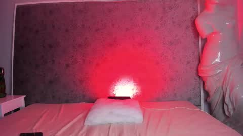 Snapshot of ari_sunshine chatting on 09/17/25, 05:20 Ari  online show from 09/17/25, 05:20