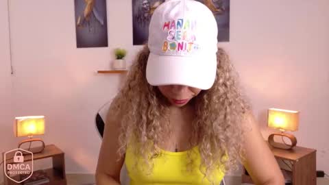 Snapshot of aria_bliss_01 chatting on 11/06/25, 01:23 aria_bliss_01 online show from 11/06/25, 01:23