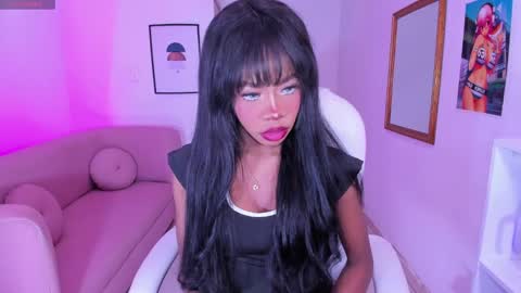 Snapshot of aria_brown_19 chatting on 01/19/25, 04:57    ARIA    online show from 01/19/25, 04:57