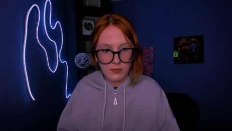 Snapshot of aria_glow chatting on 03/29/26, 07:25 Aria online show from 03/29/26, 07:25