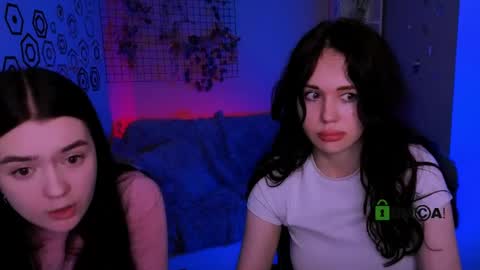 Snapshot of aria_glow chatting on 04/27/26, 07:23 Aria online show from 04/27/26, 07:23