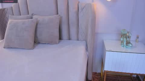 Snapshot of aria_greco chatting on 12/18/24, 02:53 Aria online show from 12/18/24, 02:53