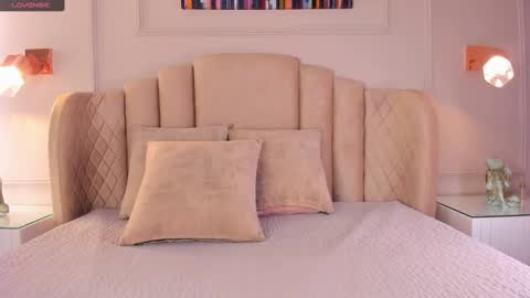 Snapshot of aria_greco chatting on 01/09/25, 02:43 Aria online show from 01/09/25, 02:43