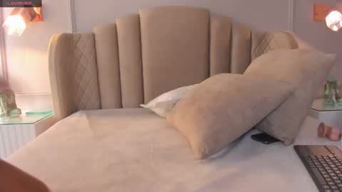 Snapshot of aria_greco chatting on 01/09/25, 08:45 Aria online show from 01/09/25, 08:45