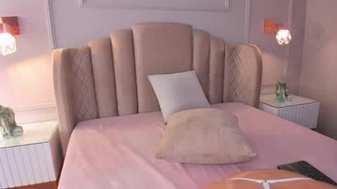 Snapshot of aria_greco chatting on 02/22/25, 03:56 Aria online show from 02/22/25, 03:56