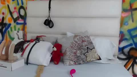 aria online show from 02/12/25, 12:01