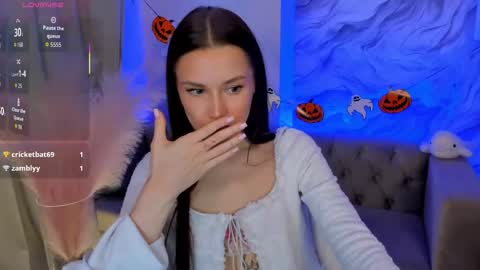 aria_mila online show from 10/25/25, 11:29