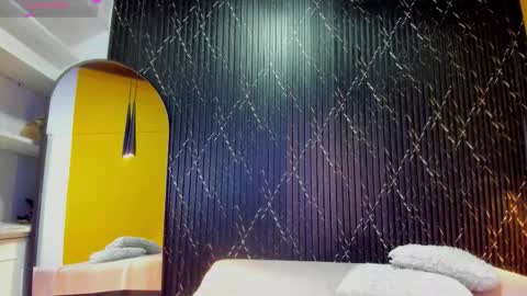 Aria Millers  online show from 11/26/25, 10:49